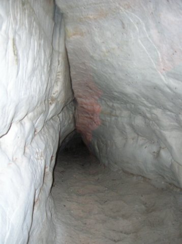 небольшие пещеры