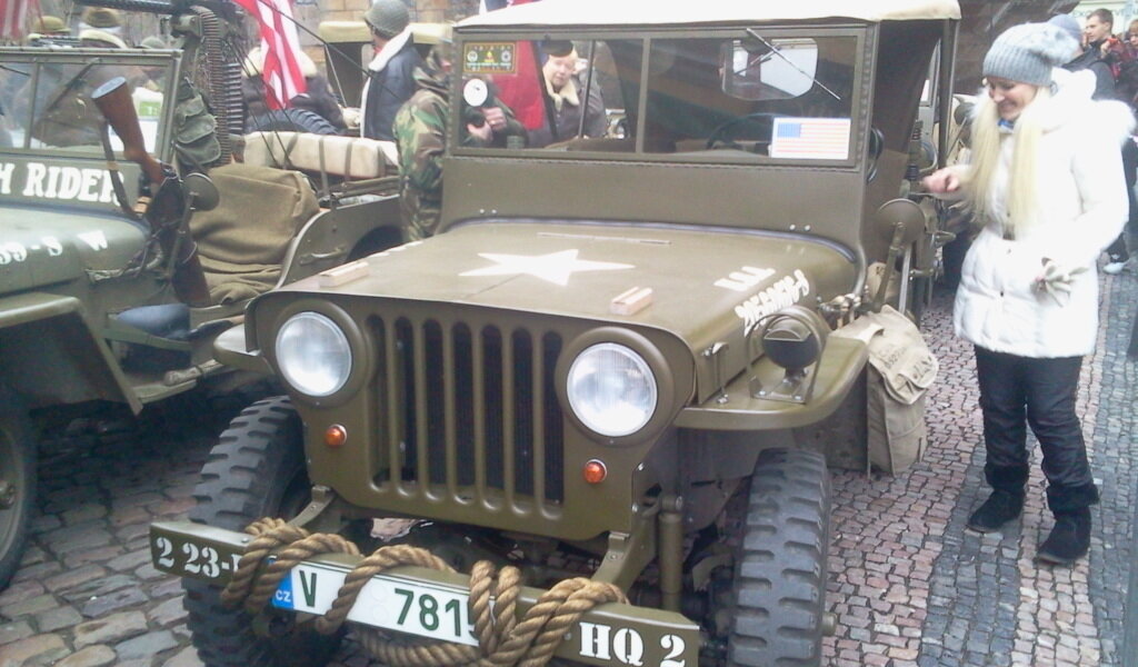 Военные Jeep в Праге 2013 янв