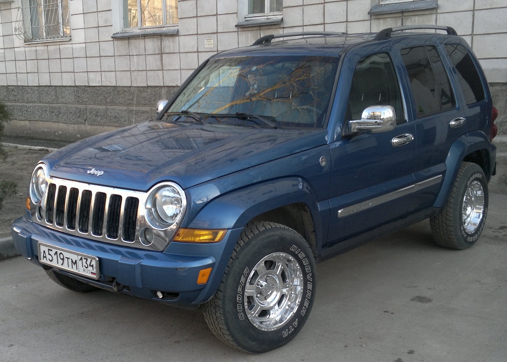 Jeep Cherokee 2004 с круглыми фарами