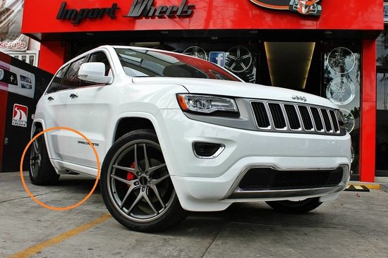 white-jeep-grand-cherokee-savini-wheels-black-di-forza-bm7-titanium-2.jpg