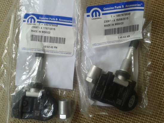 sensor-de-presion-de-aire-de-los-cauchos-mopar-68078768ab-S_930521-MLV20779694674_062016-F.jpg