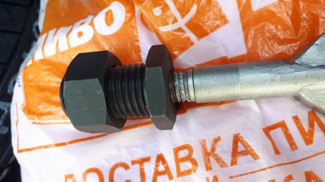Болт+гайка для буксирного крюка.jpg