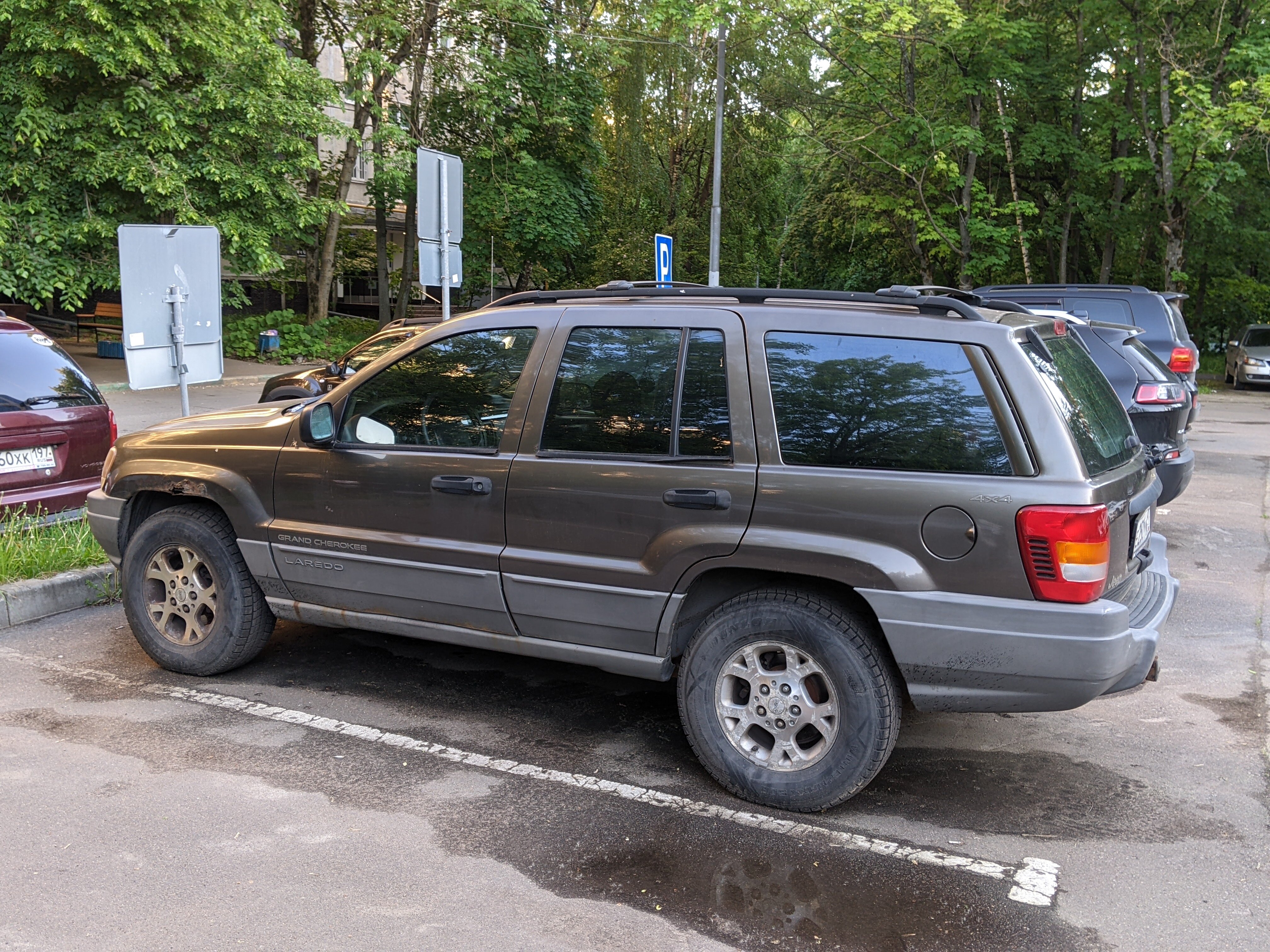 Продается Jeep Grand Cherokee II (WJ) Laredo,  2000 год. 4 литра бензин.