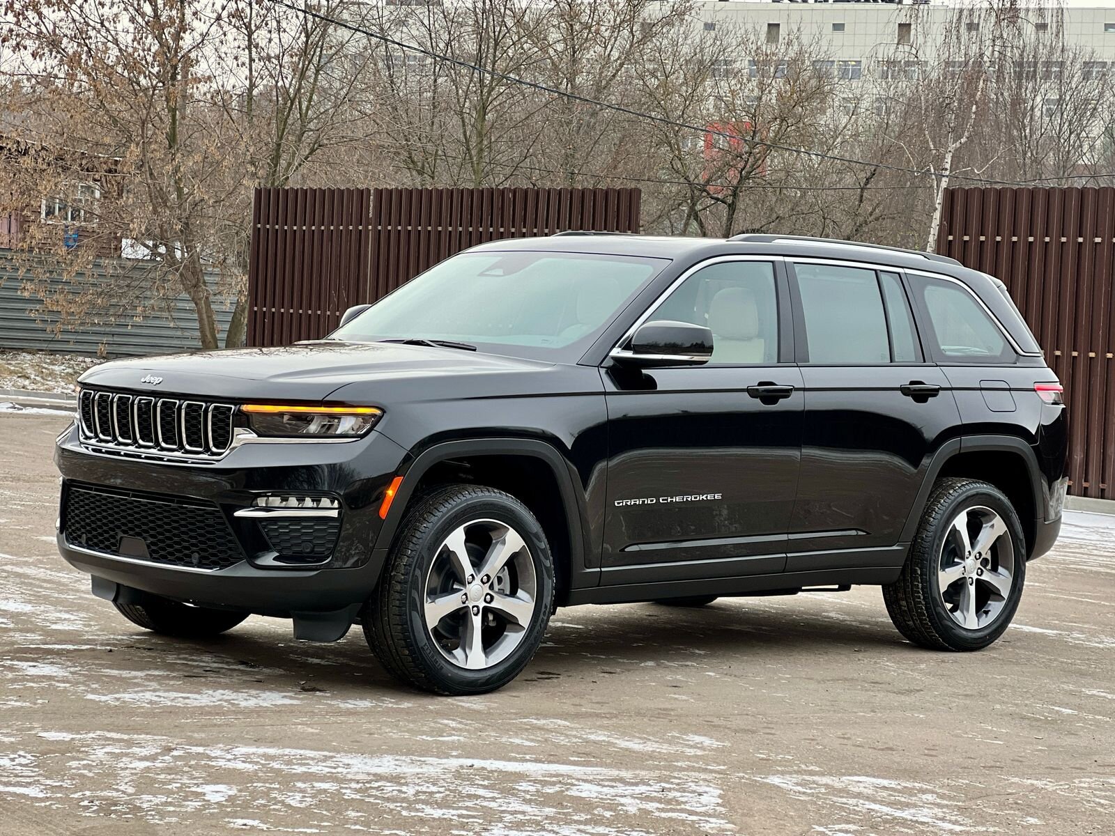 LIMITED plus Grand Cherokee черный, бежевый салон