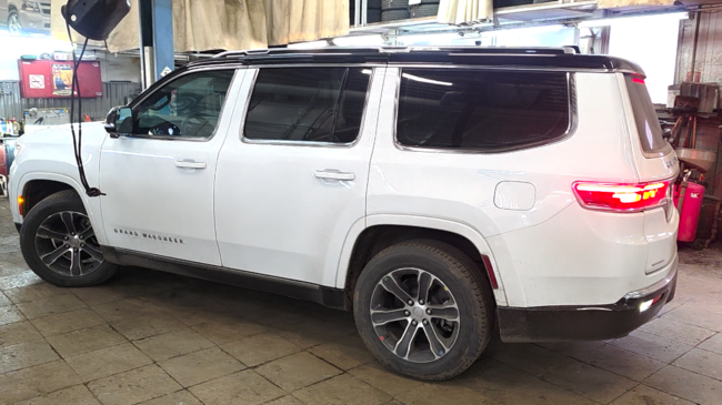 1 Grand Wagoneer.png