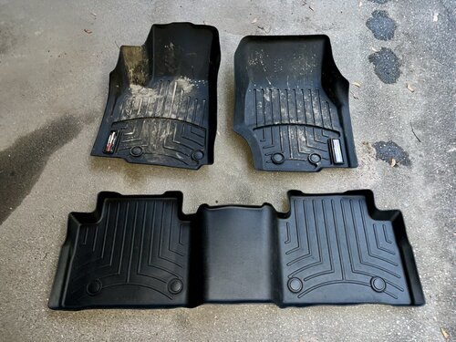 Подробнее о "Коврики в салон WeatherTech 3D для Jeep Grand Cherokee WL"